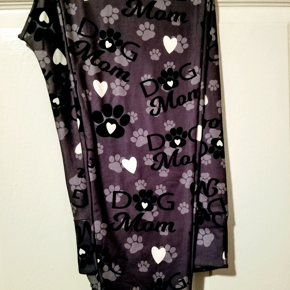 "Dog Mom" leggings